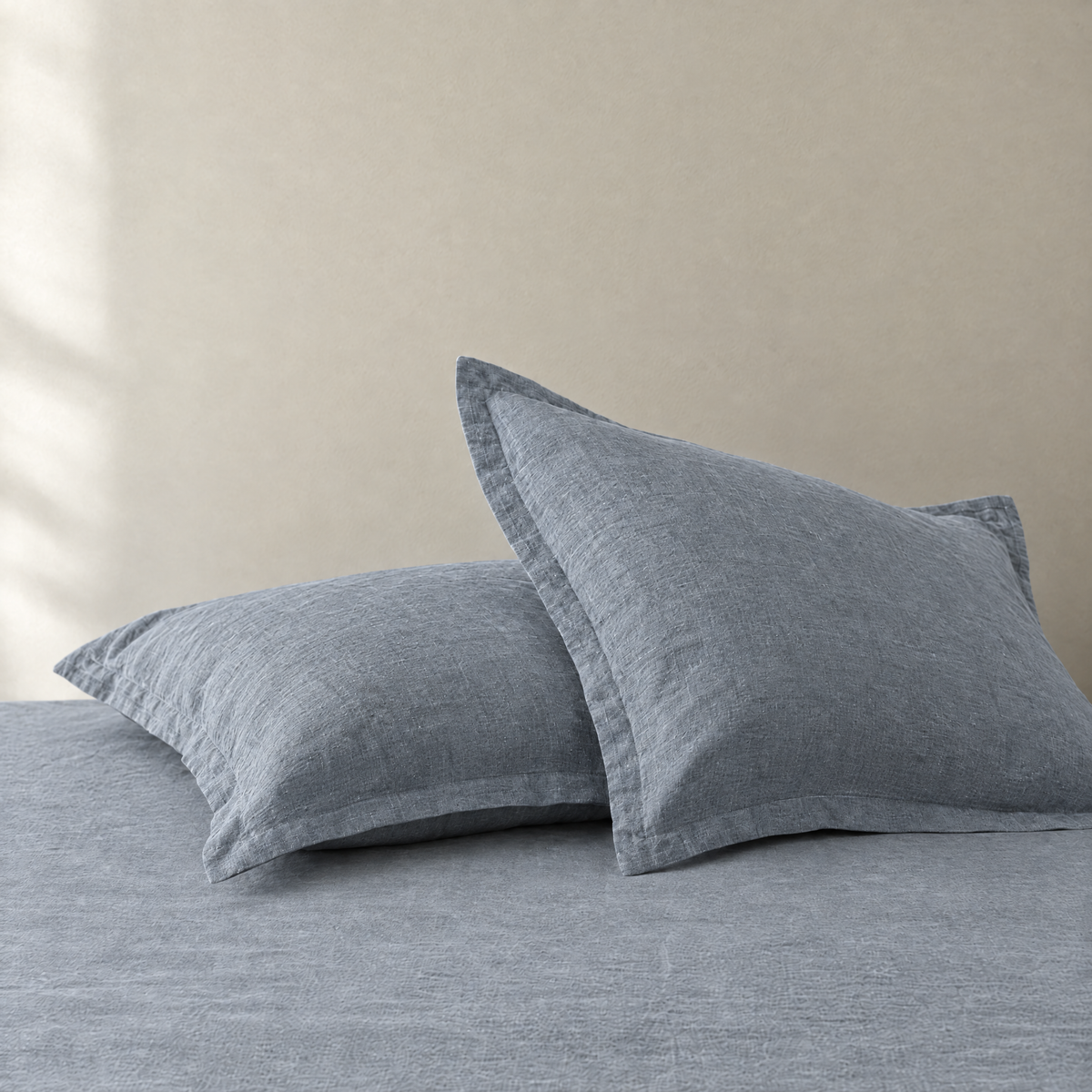 Pair of stonewashed linen pillowcases in Dusk with flat flange